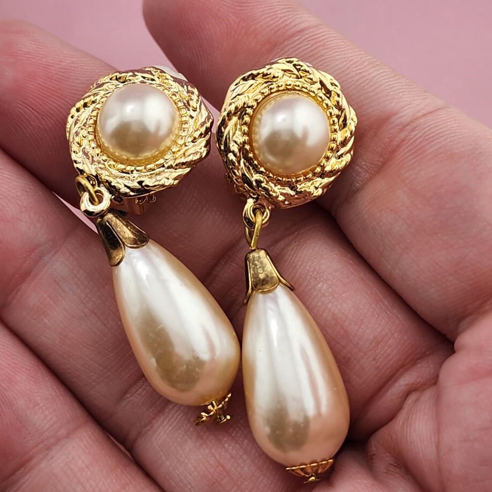 Gold Tone Faux Pearl Teardrop Clip On Earrings Ornate Baroque Statement Vintage